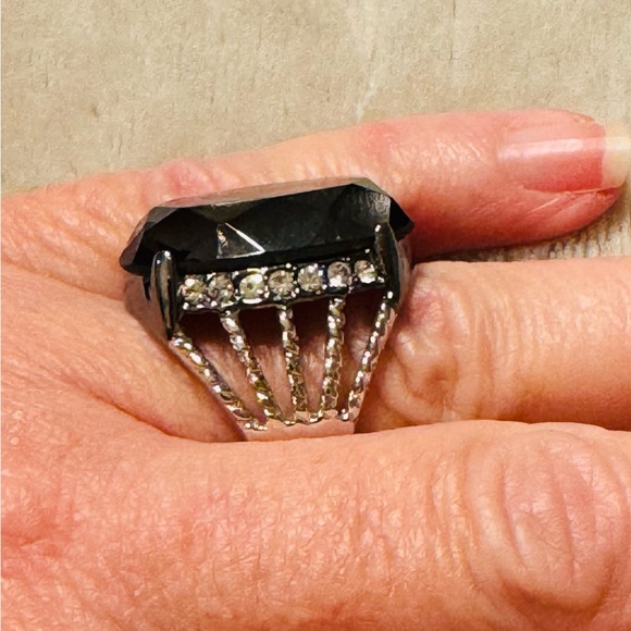 Lia Sophia Lunette Ring Size 8 - Picture 5 of 5